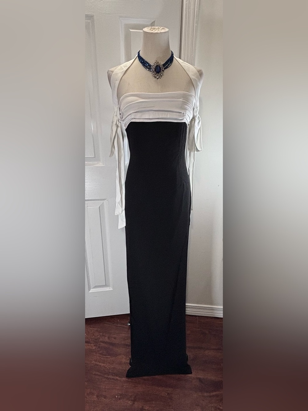 Atoir Eloise Dress Halter Neck Button Loop Closure Slit Both Sides Sz 6 AT240345